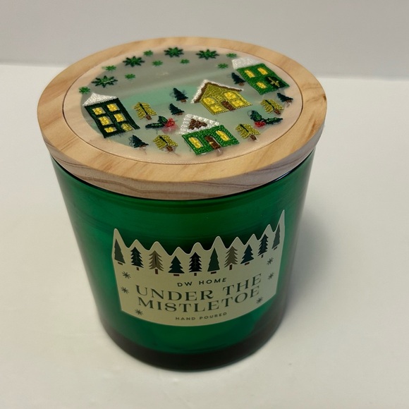 DW Home Under the Mistletoe - Picture 1 of 6